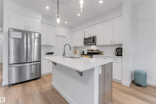 1647 13 Street Nw, Edmonton, AB - Indoor Photo Showing Kitchen With Upgraded Kitchen