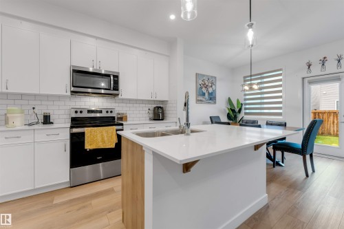 1647 13 Street Nw, Edmonton, AB - Indoor Photo Showing Kitchen With Upgraded Kitchen