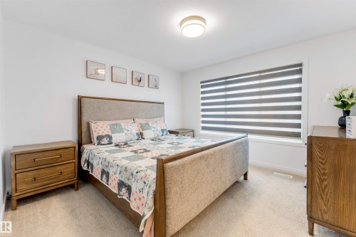 1647 13 Street Nw, Edmonton, AB - Indoor Photo Showing Bedroom