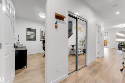 1647 13 Street Nw, Edmonton, AB - Indoor Photo Showing Other Room