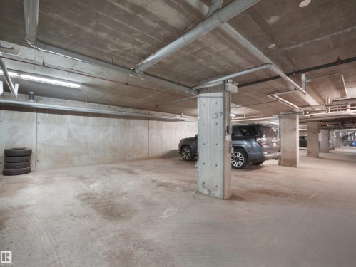 215 3357 16A Avenue, Edmonton, AB - Indoor Photo Showing Garage