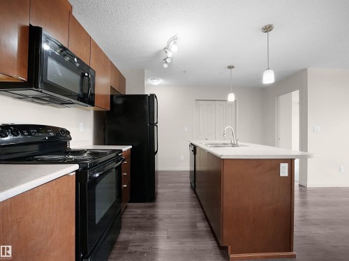 215 3357 16A Avenue, Edmonton, AB - Indoor Photo Showing Kitchen