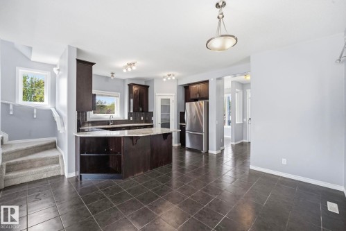 7043 22 Avenue Sw, Edmonton, AB - Indoor Photo Showing Kitchen