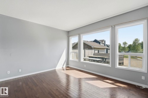 7043 22 Avenue Sw, Edmonton, AB - Indoor