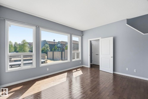 7043 22 Avenue Sw, Edmonton, AB - Indoor Photo Showing Other Room