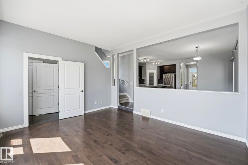 7043 22 Avenue Sw, Edmonton, AB - Indoor Photo Showing Other Room