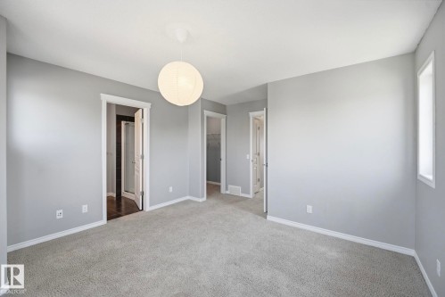 7043 22 Avenue Sw, Edmonton, AB - Indoor Photo Showing Other Room