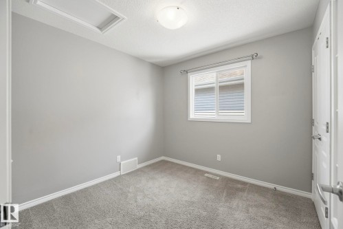 7043 22 Avenue Sw, Edmonton, AB - Indoor Photo Showing Other Room