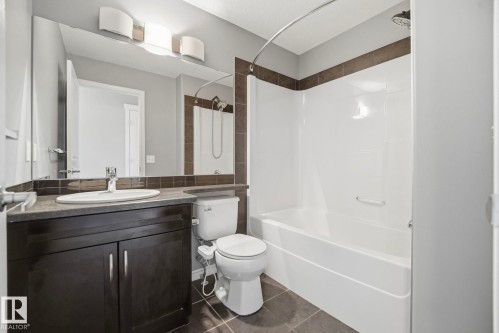 7043 22 Avenue Sw, Edmonton, AB - Indoor Photo Showing Bathroom