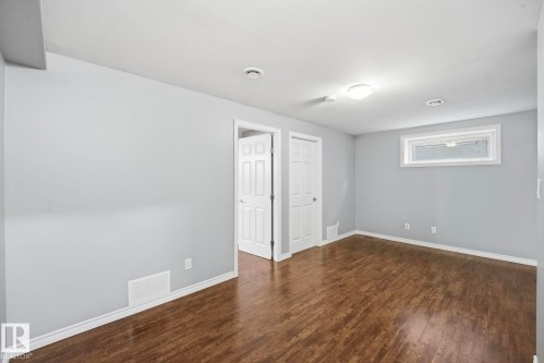7043 22 Avenue Sw, Edmonton, AB - Indoor Photo Showing Other Room