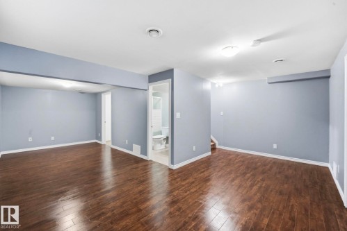 7043 22 Avenue Sw, Edmonton, AB - Indoor Photo Showing Other Room