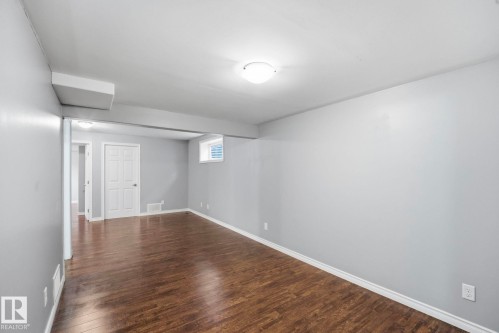 7043 22 Avenue Sw, Edmonton, AB - Indoor Photo Showing Other Room