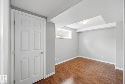 7043 22 Avenue Sw, Edmonton, AB - Indoor Photo Showing Other Room