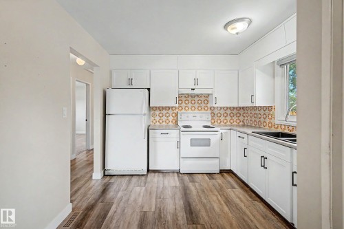 Edmonton, AB - Indoor Photo Showing Kitchen