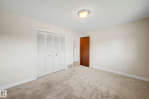 Edmonton, AB - Indoor Photo Showing Other Room