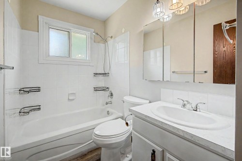 Edmonton, AB - Indoor Photo Showing Bathroom