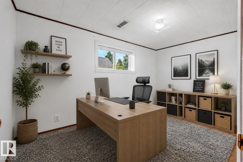 Edmonton, AB - Indoor Photo Showing Office