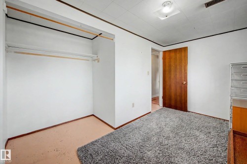 Edmonton, AB - Indoor Photo Showing Other Room