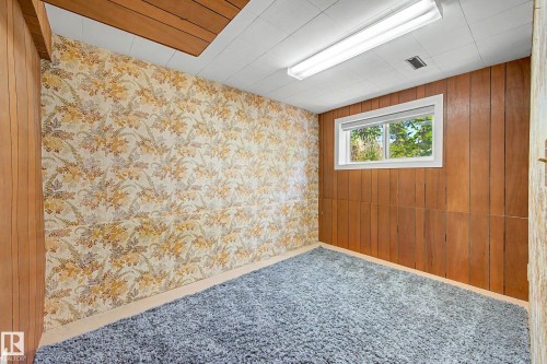 Edmonton, AB - Indoor Photo Showing Other Room