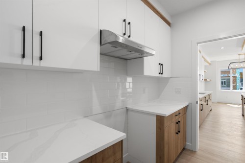 815 158 Avenue Ne, Edmonton, AB - Indoor Photo Showing Kitchen