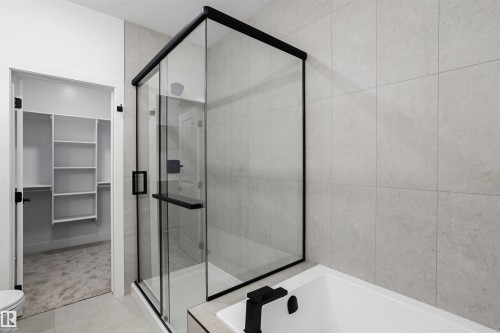 815 158 Avenue Ne, Edmonton, AB - Indoor Photo Showing Bathroom