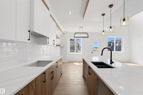 815 158 Avenue Ne, Edmonton, AB - Indoor Photo Showing Kitchen With Double Sink With Upgraded Kitchen