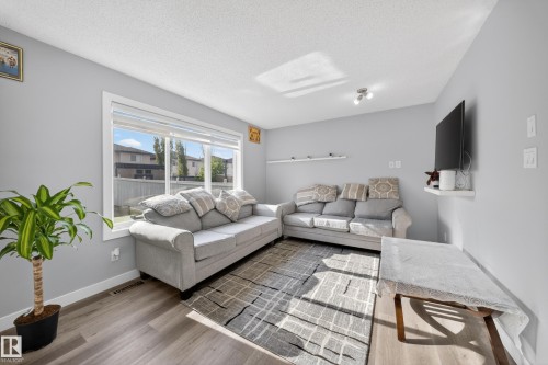 3752 12 Street, Edmonton, AB - Indoor Photo Showing Living Room