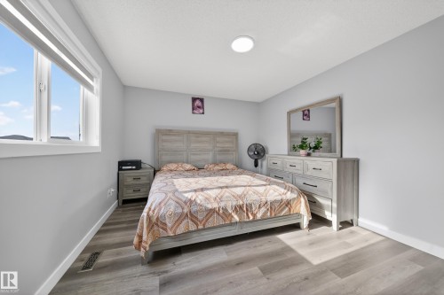3752 12 Street, Edmonton, AB - Indoor Photo Showing Bedroom