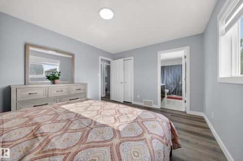 3752 12 Street, Edmonton, AB - Indoor Photo Showing Bedroom