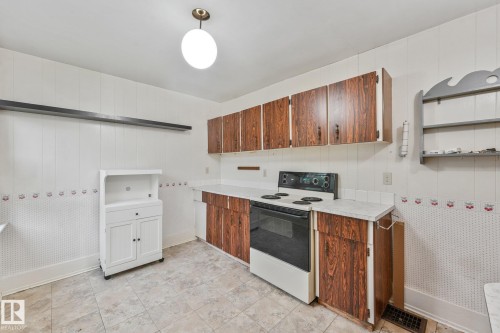 Kitchen - 9824 91 Avenue Nw, Edmonton, AB - Indoor Photo Showing Kitchen