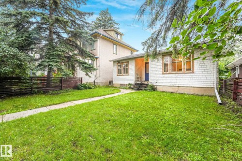 Expansive front lawn with a concrete pathway leading to the entry - 9824 91 Avenue Nw, Edmonton, AB - Outdoor