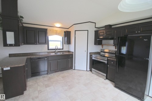 41- 5220 44 Avenue, Calmar, AB - Indoor Photo Showing Kitchen With Double Sink