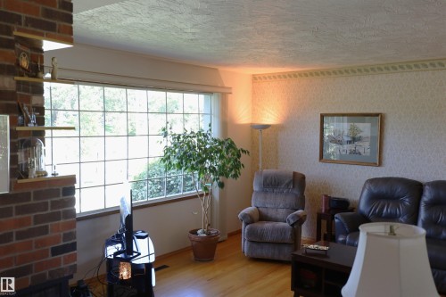 10715 132 Avenue Nw, Edmonton, AB - Indoor