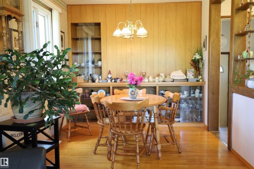 10715 132 Avenue Nw, Edmonton, AB - Indoor Photo Showing Dining Room