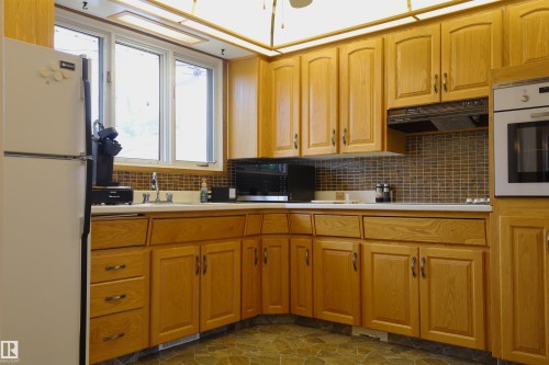 10715 132 Avenue Nw, Edmonton, AB - Indoor Photo Showing Kitchen