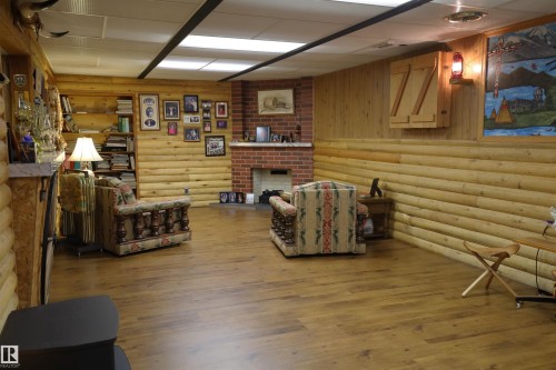 10715 132 Avenue Nw, Edmonton, AB - Indoor Photo Showing Other Room