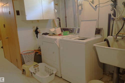 10715 132 Avenue Nw, Edmonton, AB - Indoor Photo Showing Laundry Room