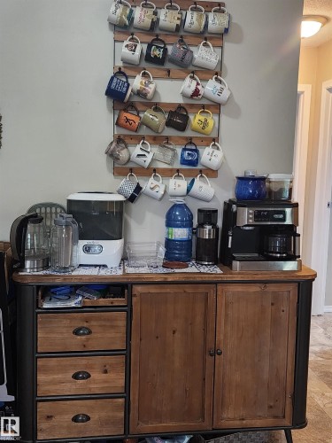 4806 52 Avenue, Elk Point, AB - Indoor Photo Showing Kitchen