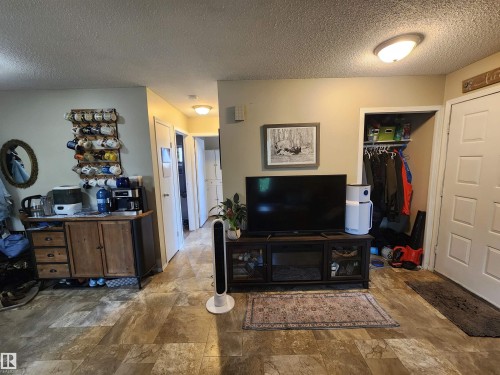 4806 52 Avenue, Elk Point, AB - Indoor