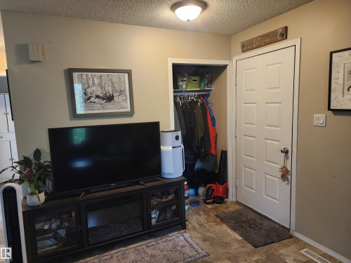 4806 52 Avenue, Elk Point, AB - Indoor Photo Showing Other Room
