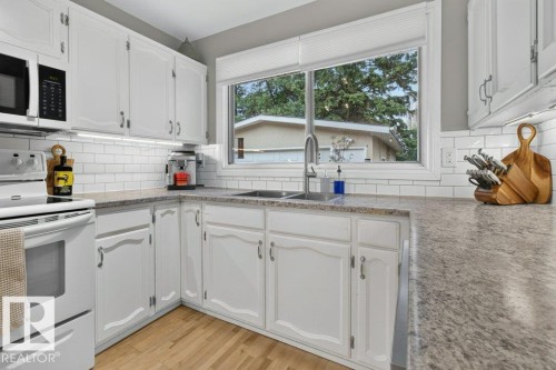 55 Lambert Crescent, St. Albert, AB - Indoor Photo Showing Kitchen With Double Sink