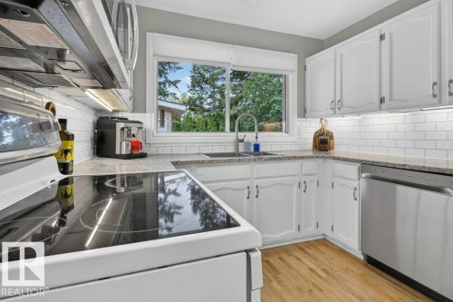 55 Lambert Crescent, St. Albert, AB - Indoor Photo Showing Kitchen