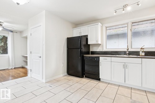 8709 164A Street Nw, Edmonton, AB - Indoor Photo Showing Kitchen