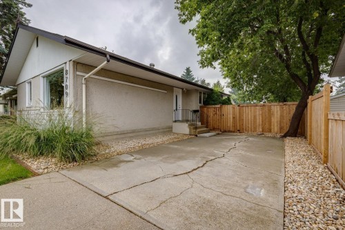 8709 164A Street Nw, Edmonton, AB 