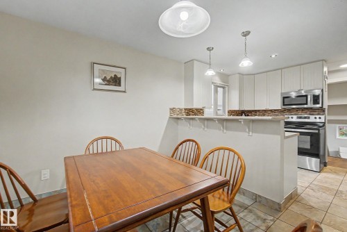 3706 41 Avenue Nw, Edmonton, AB - Indoor