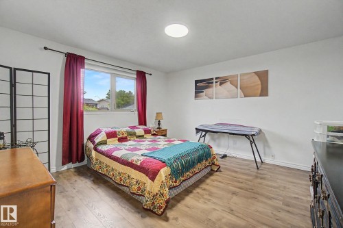 3706 41 Avenue Nw, Edmonton, AB - Indoor Photo Showing Bedroom