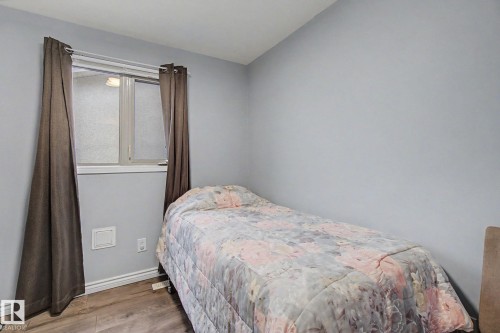3706 41 Avenue Nw, Edmonton, AB - Indoor Photo Showing Bedroom