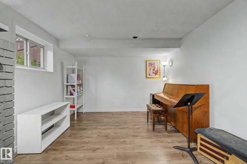 3706 41 Avenue Nw, Edmonton, AB - Indoor Photo Showing Other Room