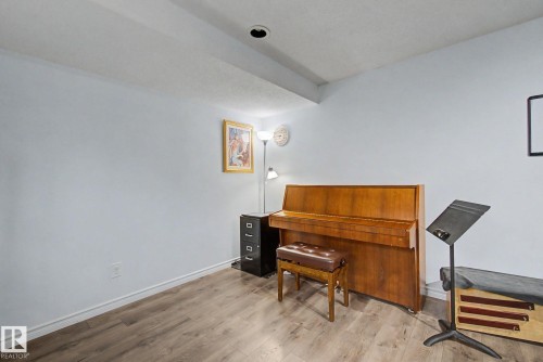 3706 41 Avenue Nw, Edmonton, AB - Indoor