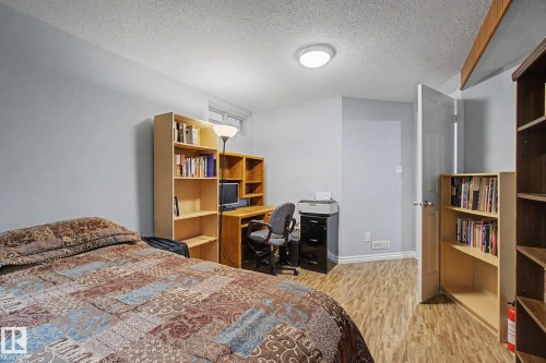 3706 41 Avenue Nw, Edmonton, AB - Indoor Photo Showing Bedroom